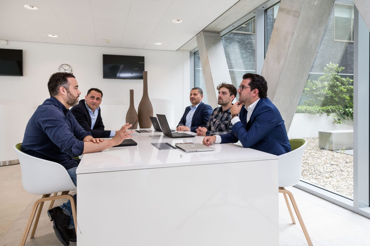 Meeting with 6 men